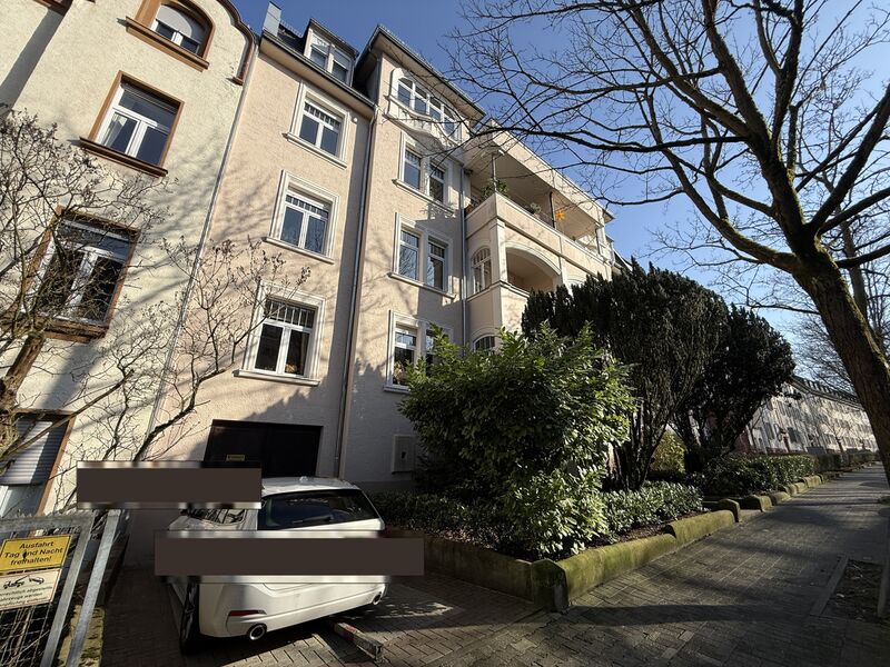 Verkehrswertgutachten eines repräsentativen Gründerzeit-Mehrfamilienhauses mit Stuckfassade und Erker in Wiesbaden